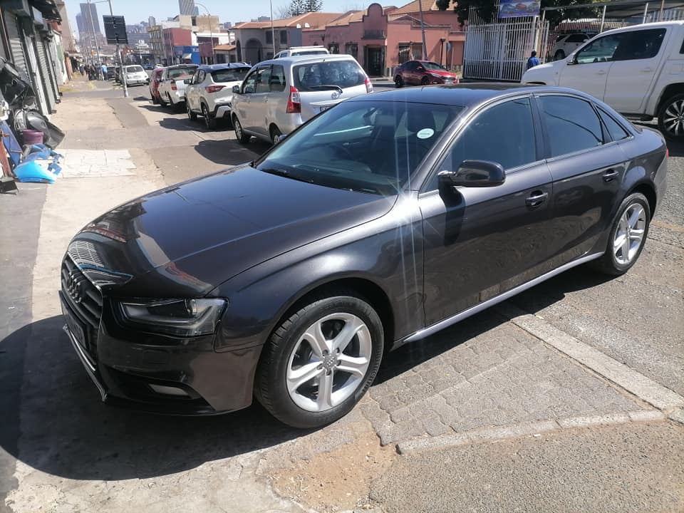 2014 Audi A4 2.0 TDI Sedan Automatic with a leather seat and Spare key
