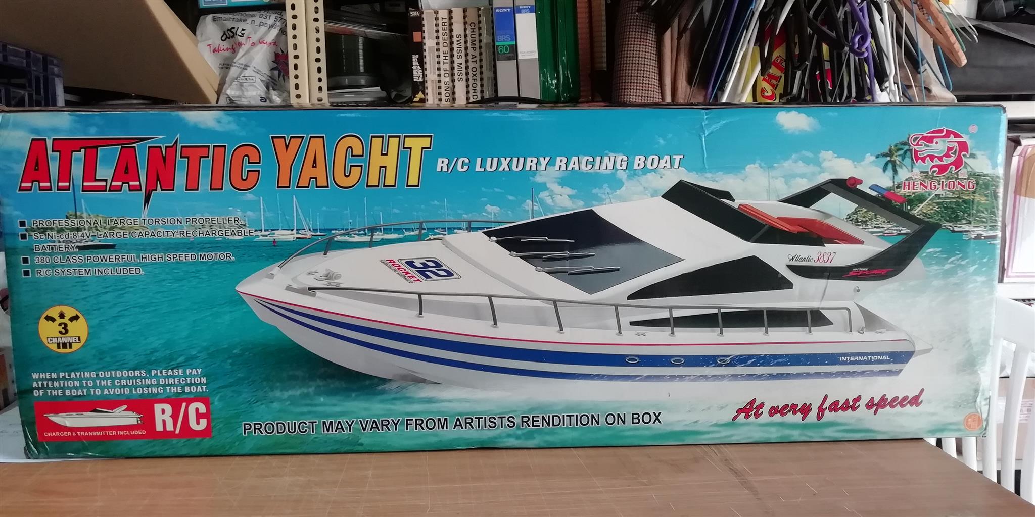  R/C Luxury Racing Boat 