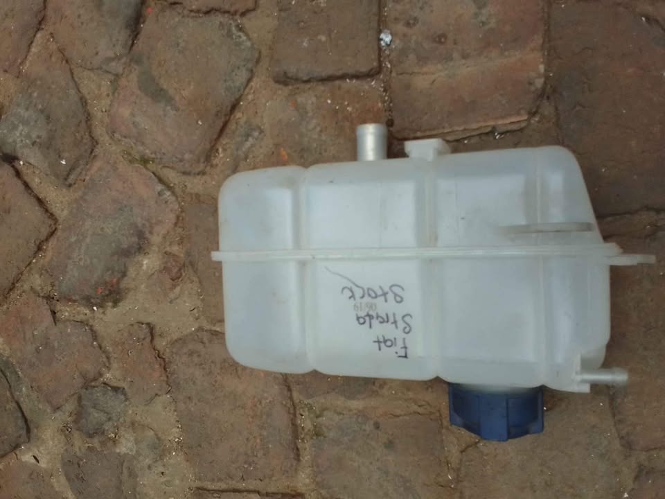 Fiat strada bakkie radiator bottle - Private Seller Fiat strada bakkie radiator bottle - Private Seller