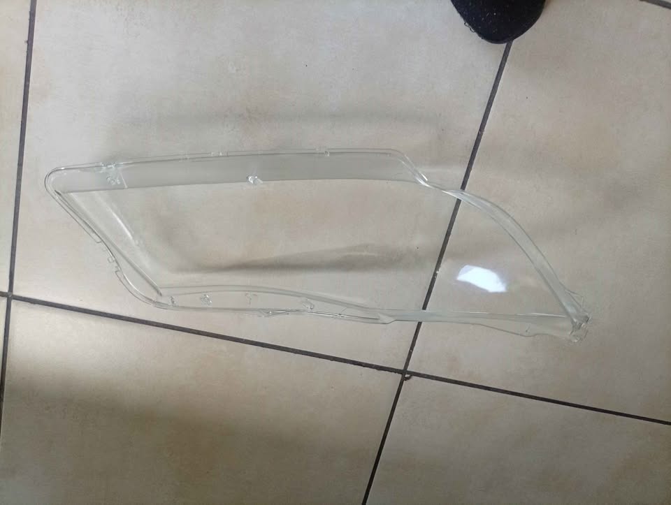 BMW E90 E91 Passenger side headlight lens cover - Private Seller BMW E90 E91 Passenger side headlight lens cover - Private Seller