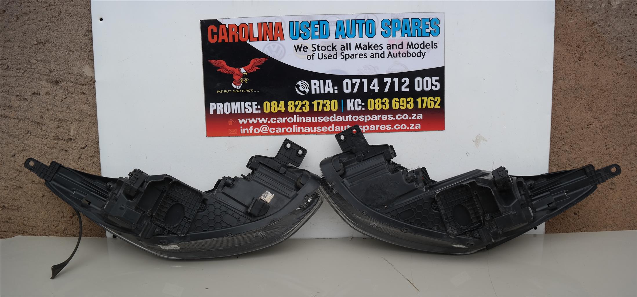 Kia Sportage left and right side halogen headlights (right side remaining) - Private Seller Kia Sportage left and right side halogen headlights (right side remaining) - Private Seller