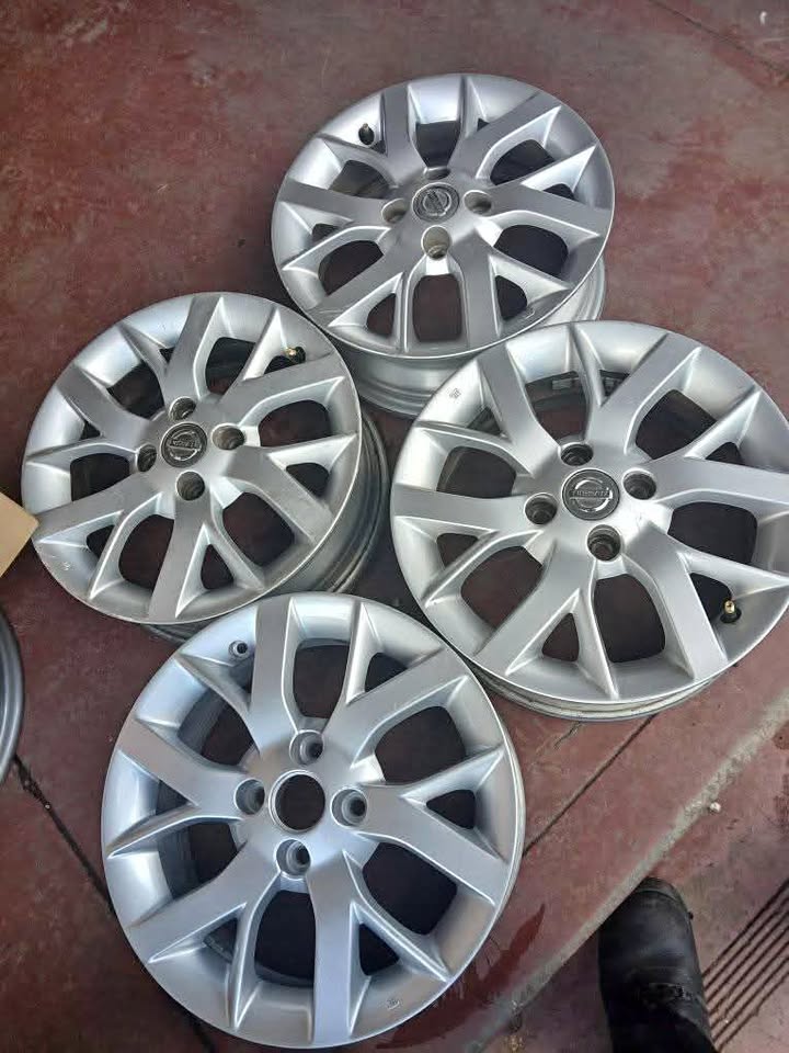 Am selling original Nissan Np200 rims size 15 - Private Seller