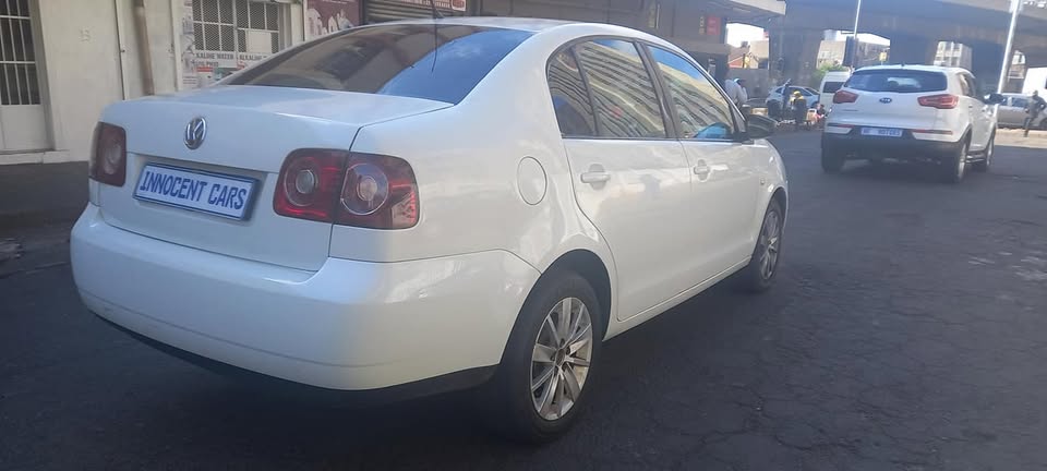 2017 POLO VIVO SEADAN 1.4, MANUAL, WHITE COLOUR, 108000KM