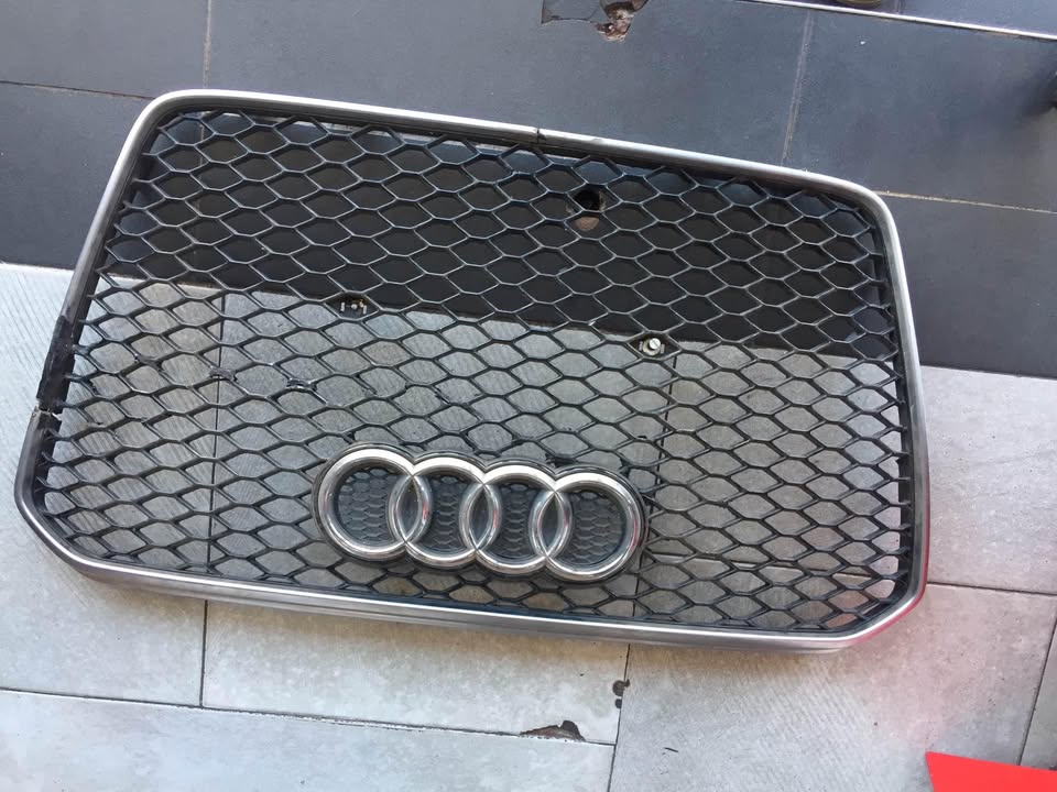 AUDI RS5 grill for sell in Good Condition - Private Seller
