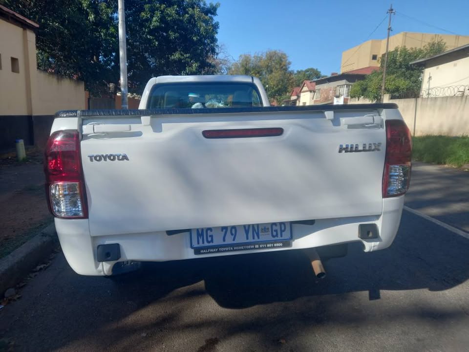 2023 Toyota Hilux single cab 2.0 VVTI  Petrol Manual, White, Service Book Spere key,
