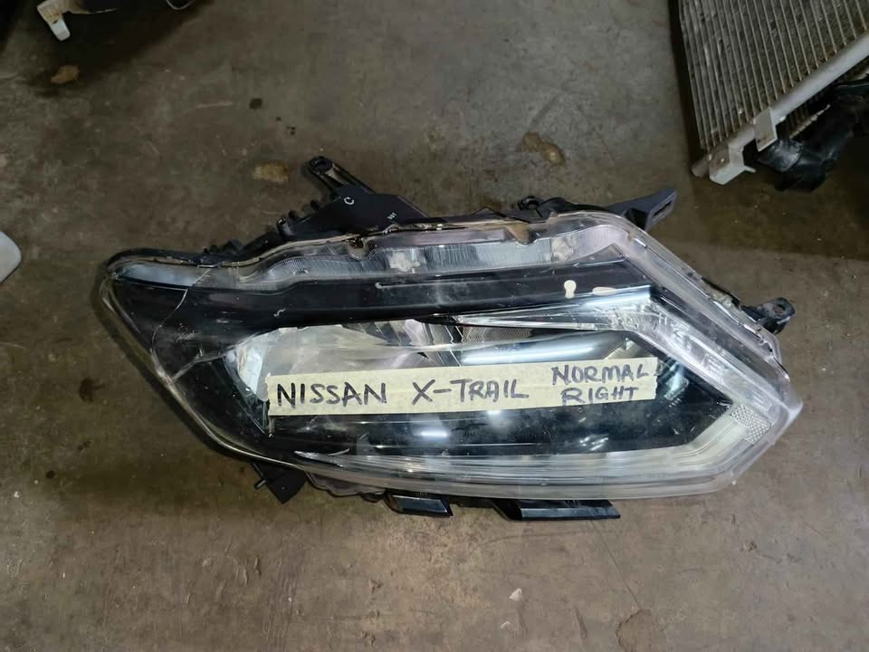 NISSAN X TRAIL HEADLIGHT - Private Seller NISSAN X TRAIL HEADLIGHT - Private Seller