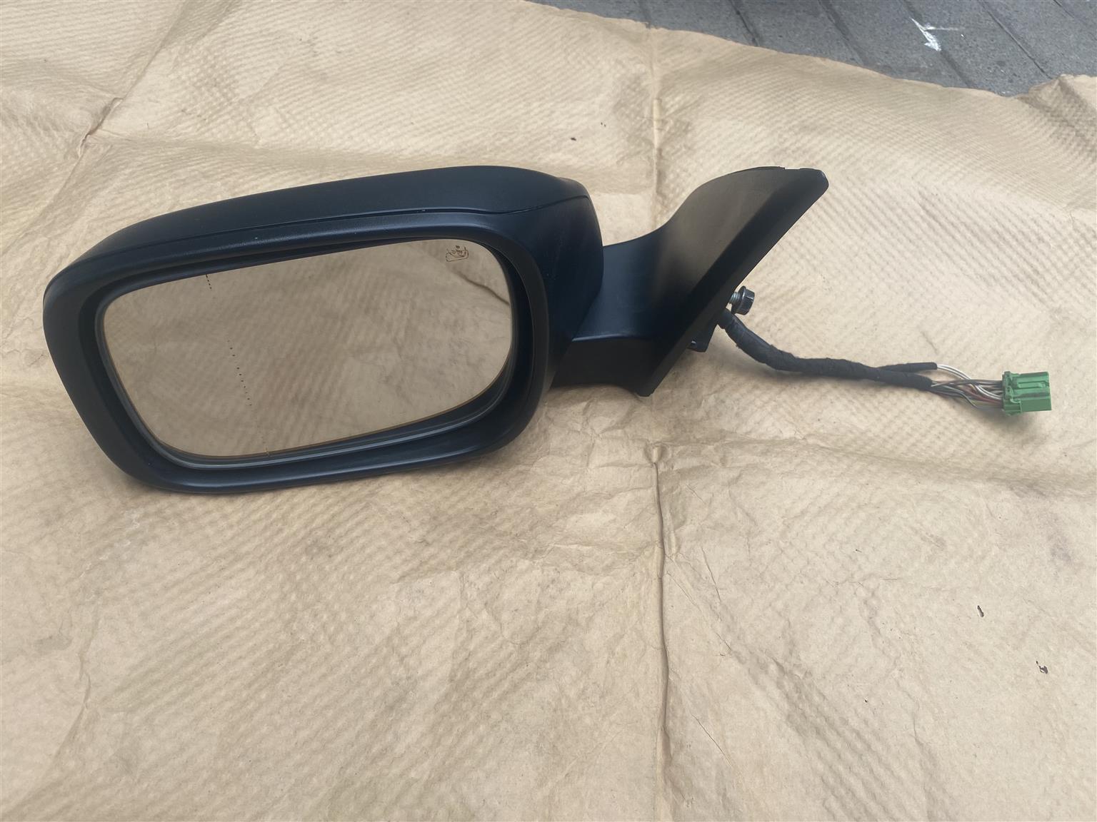 2005 VOLVO XC90 ELECTRONIC DOOR MIRROR WITH BLIND SPOT LEFT SIDE FOR SALE - Private Seller 2005 VOLVO XC90 ELECTRONIC DOOR MIRROR WITH BLIND SPOT LEFT SIDE FOR SALE - Private Seller
