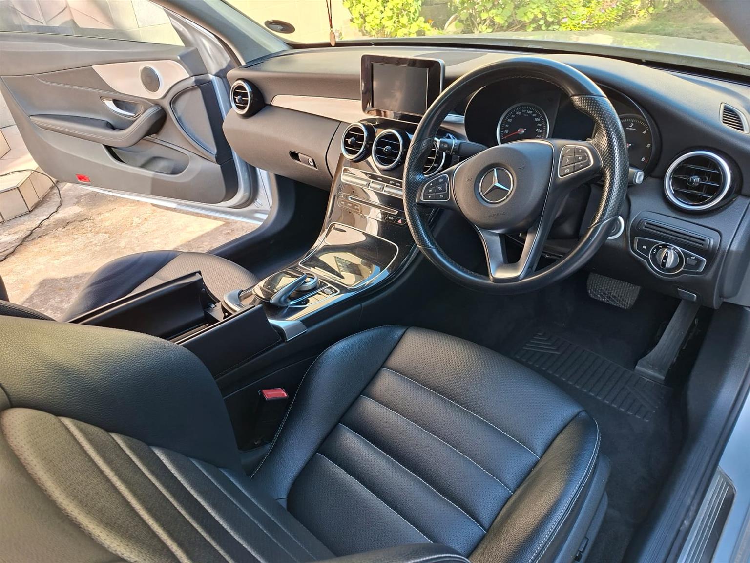 2017 Mercedes-Benz C220d Coupe A/T C-classMileage +- 92 000kms
