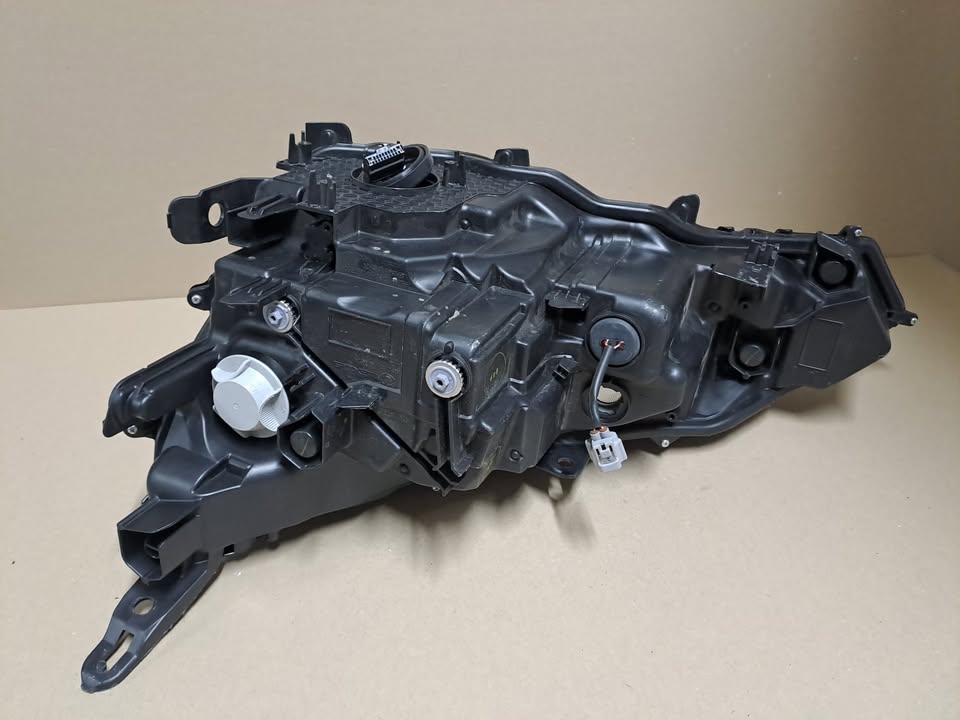 Lexus UX250H RHS Full LED Xenon Headlight (2018 - 2021) - Private Seller