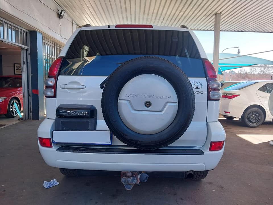 2006 TOYOTA LAND CRUISER PRADO 4.0 V6 186 000KM WHITE COLOR AUTOMATIC PETROL