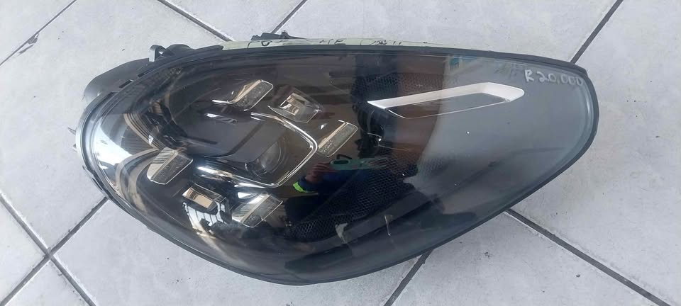 PORSCHE CAYENNE SUV HEADLIGHT RHS 2017-21 AVAILABLE