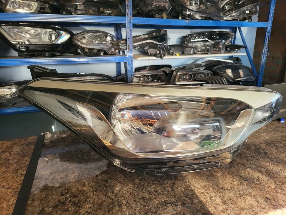 2018 Hyundai i20 right headlight for sale - Private Seller 2018 Hyundai i20 right headlight for sale - Private Seller