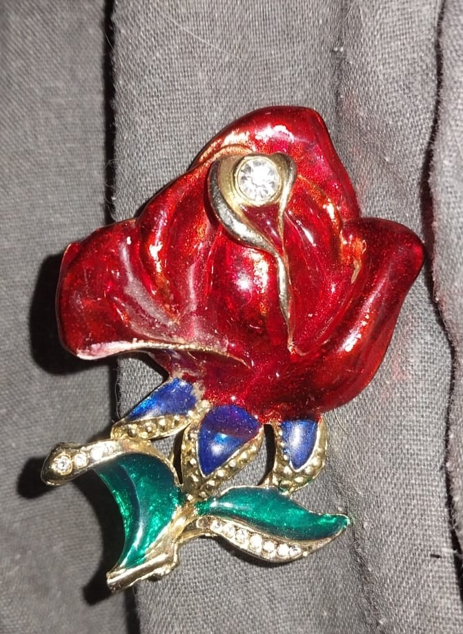 Vintage Jewelry Costume red rose Brooch