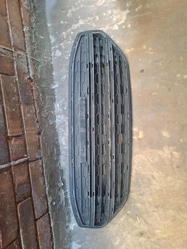 2013 - 2018 FORD ECOSPORT FRONT BUMPER CENTRE GRILLE R10 - Private Seller 2013 - 2018 FORD ECOSPORT FRONT BUMPER CENTRE GRILLE R10 - Private Seller