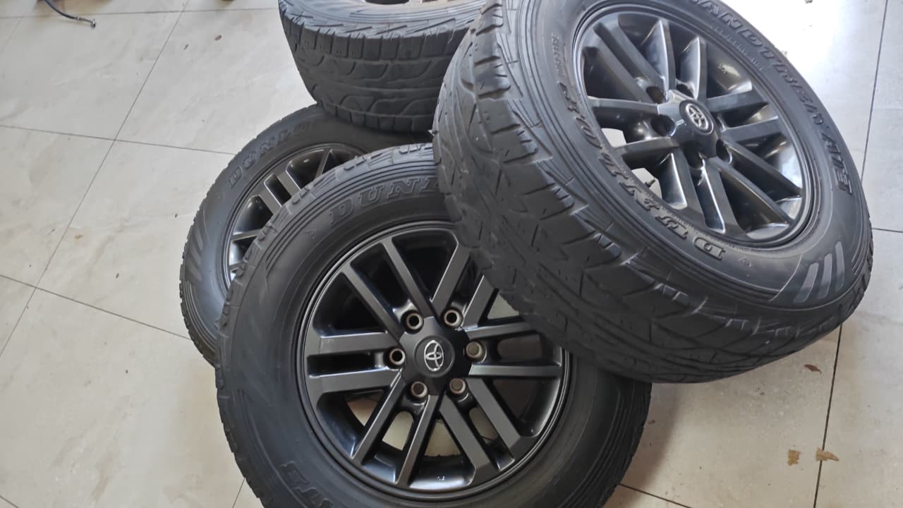 17inch Toyota Hilux D4D/Legend 45/Fortuner original with 265/65/17 Dunlop Grandt - Private Seller 17inch Toyota Hilux D4D/Legend 45/Fortuner original with 265/65/17 Dunlop Grandt - Private Seller