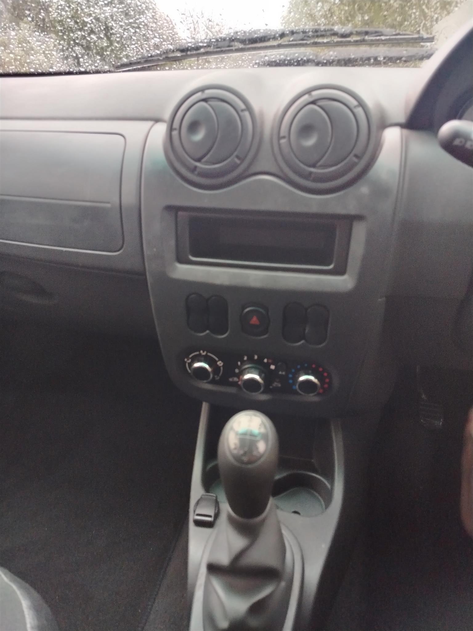 Nissan Np200 bakkie 1.6 safety pack