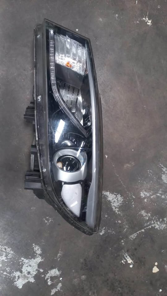 KIA SEDONA HEADLIGHTS - Private Seller KIA SEDONA HEADLIGHTS - Private Seller