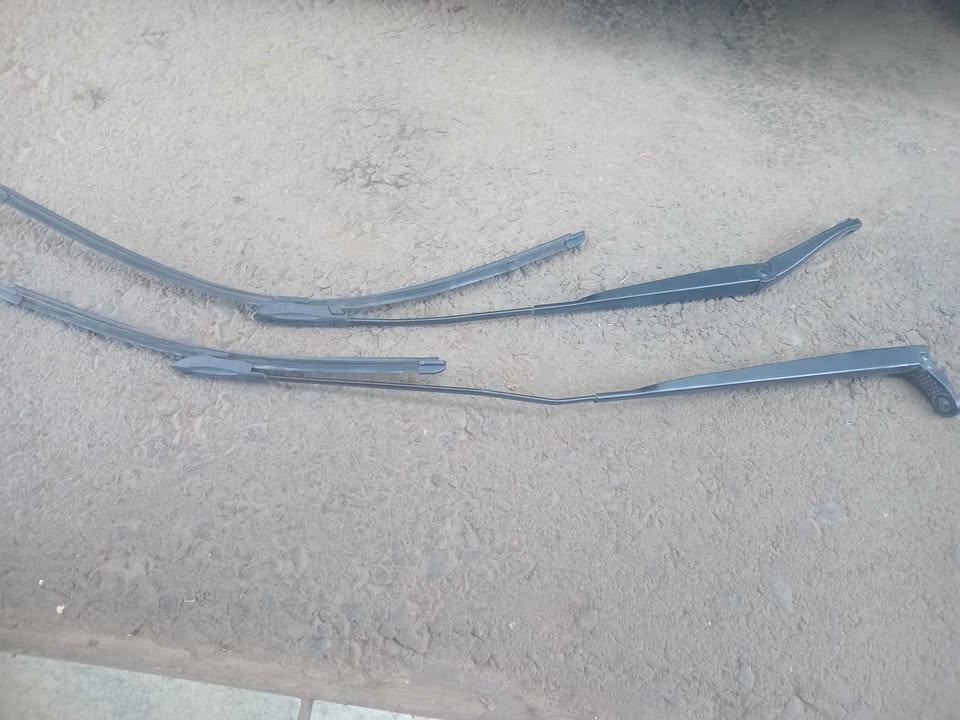 2003 Renault Clio 3 wiper arms for sale - Private Seller 2003 Renault Clio 3 wiper arms for sale - Private Seller