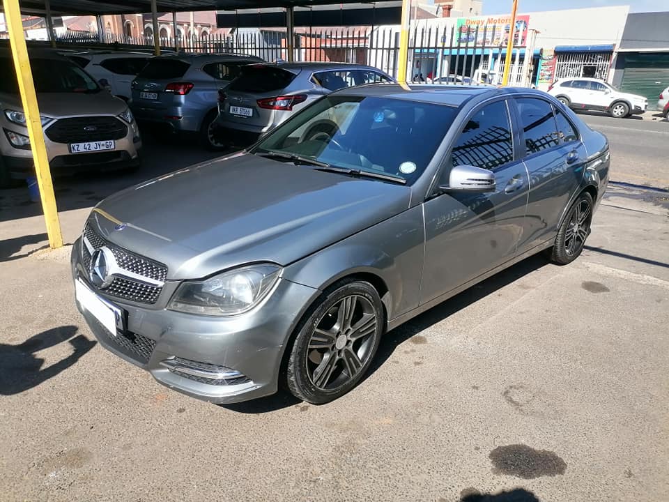 2014 Mercedes Benz C200 Automatic and leather seat Service book and spare key