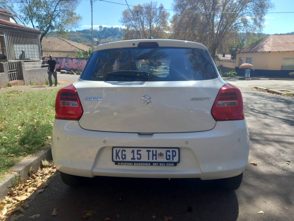 2021 SUZUKI SWIFT 1.2 PETROL, MANUAL, WHITE, 95000KMS. SERVICE BOOK