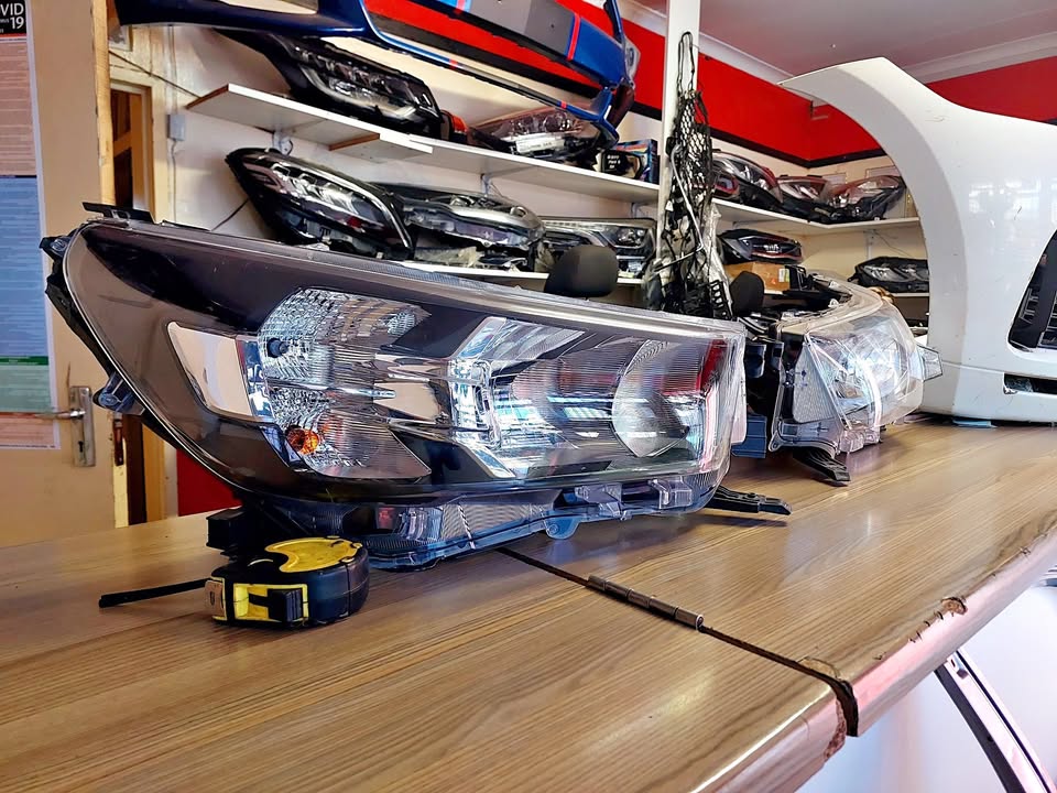 2020 TOYOTA HILUX GD6 HEADLIGHTS LEFTSIDE AND RIGHTSIDE FOR SALE SUPER CLEAN - Private Seller 2020 TOYOTA HILUX GD6 HEADLIGHTS LEFTSIDE AND RIGHTSIDE FOR SALE SUPER CLEAN - Private Seller