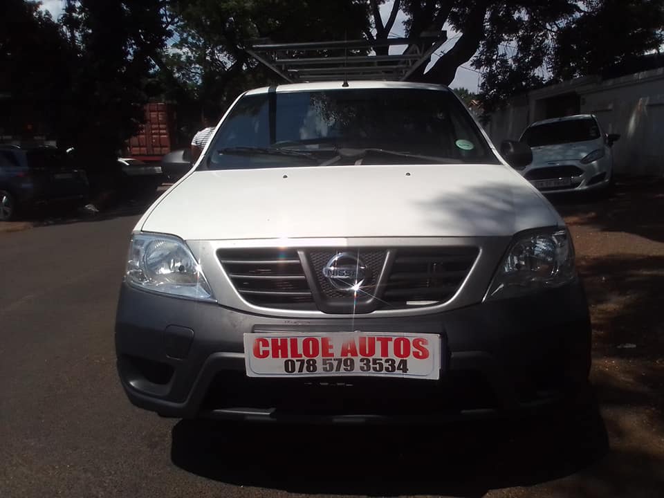 2023 Nissan np 200 1.6 Petrol,Manual Sparekey White color Reverse camera Canopy