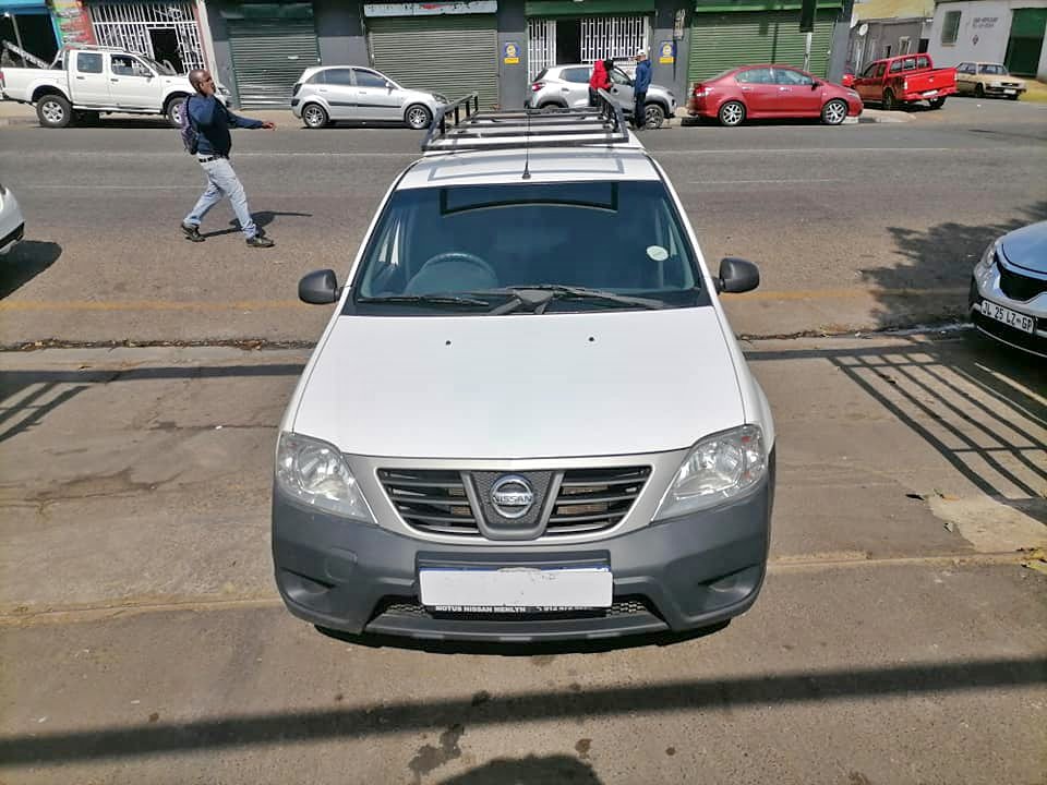 2020 Nissan Np200 1.6i Bakkie with a Canopy Full service history
