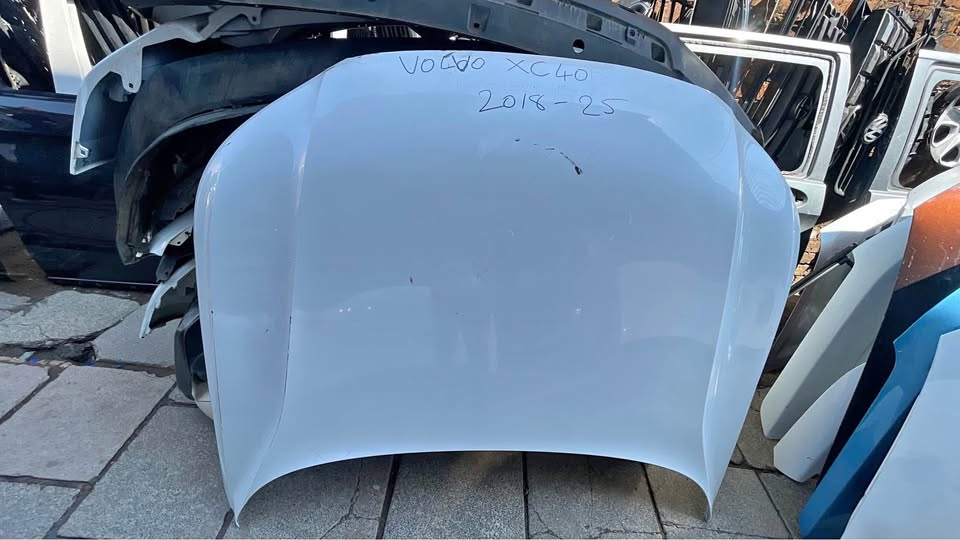 VOLVO XC40 BONNET 2018 - Private Seller VOLVO XC40 BONNET 2018 - Private Seller