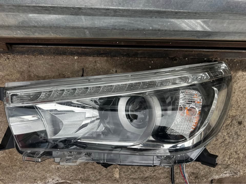 Toyota GD6 headlight LH - Private Seller Toyota GD6 headlight LH - Private Seller