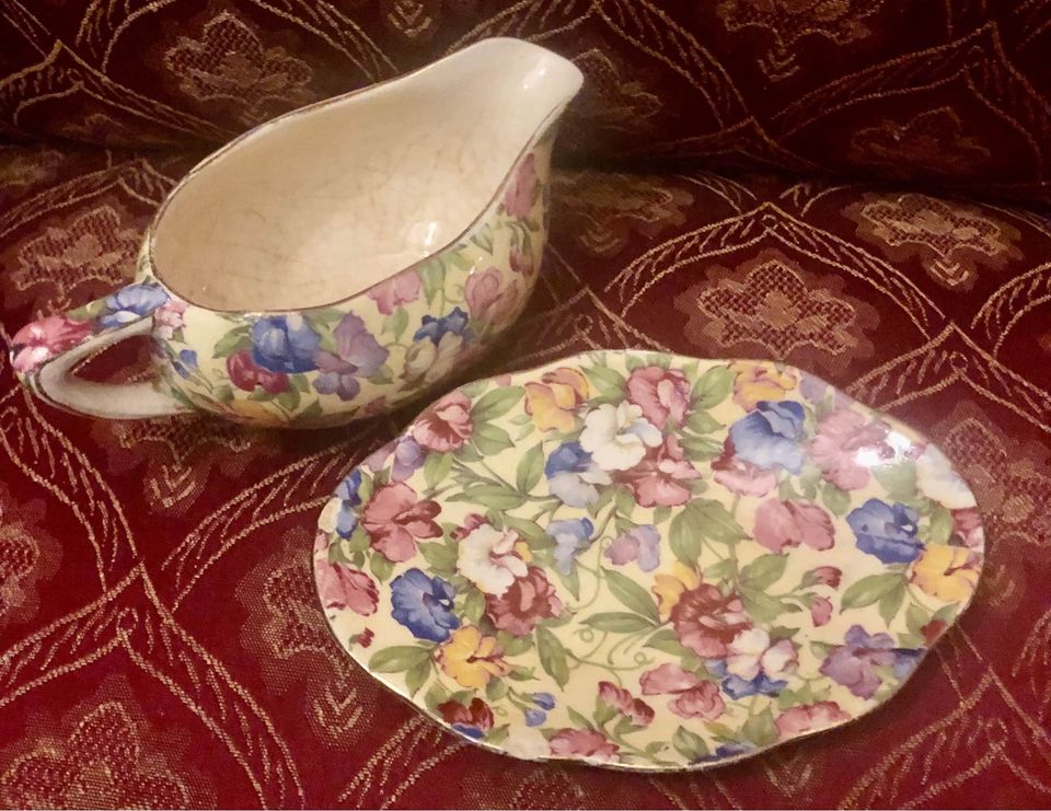 Royal Winton Sweet Pea Sauce Boat and Stand (See condition)