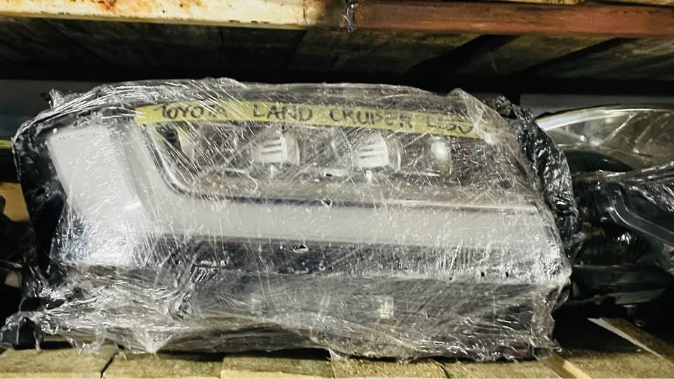TOYOTA LAND CRUISER  300 SERIES HEADLIGHT - Private Seller