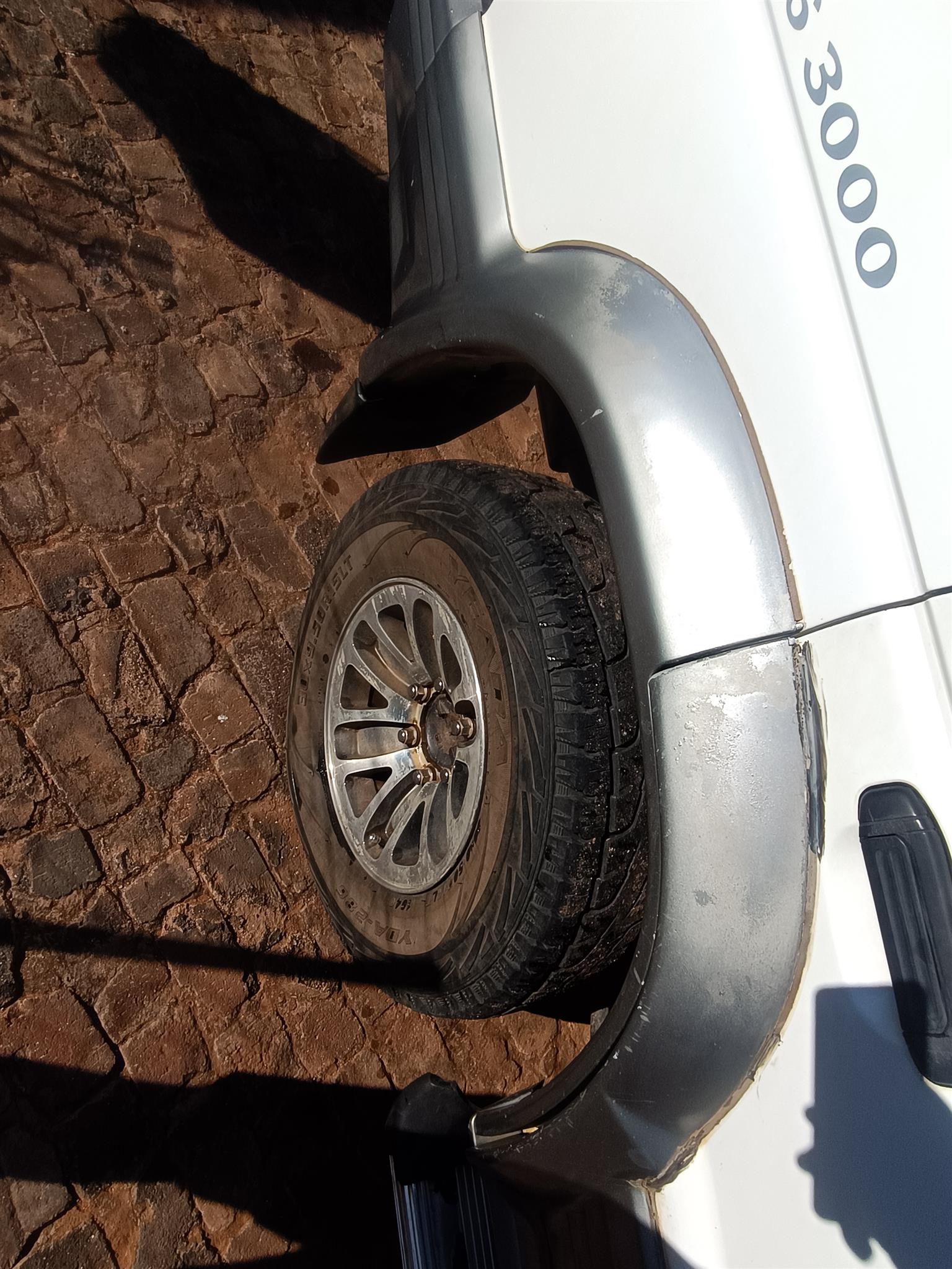 Mitshubishi pajero 3000 V6 ECU for sale or swop papers up to date 5 new tyres