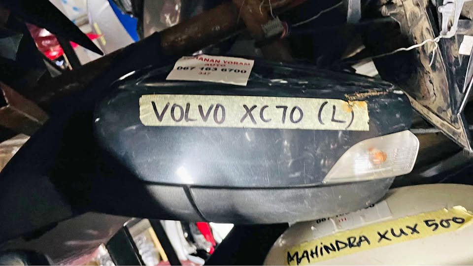 VOLVO XC70 side mirror - Private Seller VOLVO XC70 side mirror - Private Seller