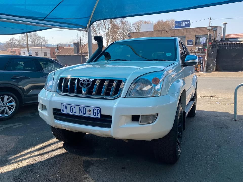 2009 TOYOTA LAND CRUISER PRADA 7 SEATER 4.0V6 4X4 AUTOMATIC