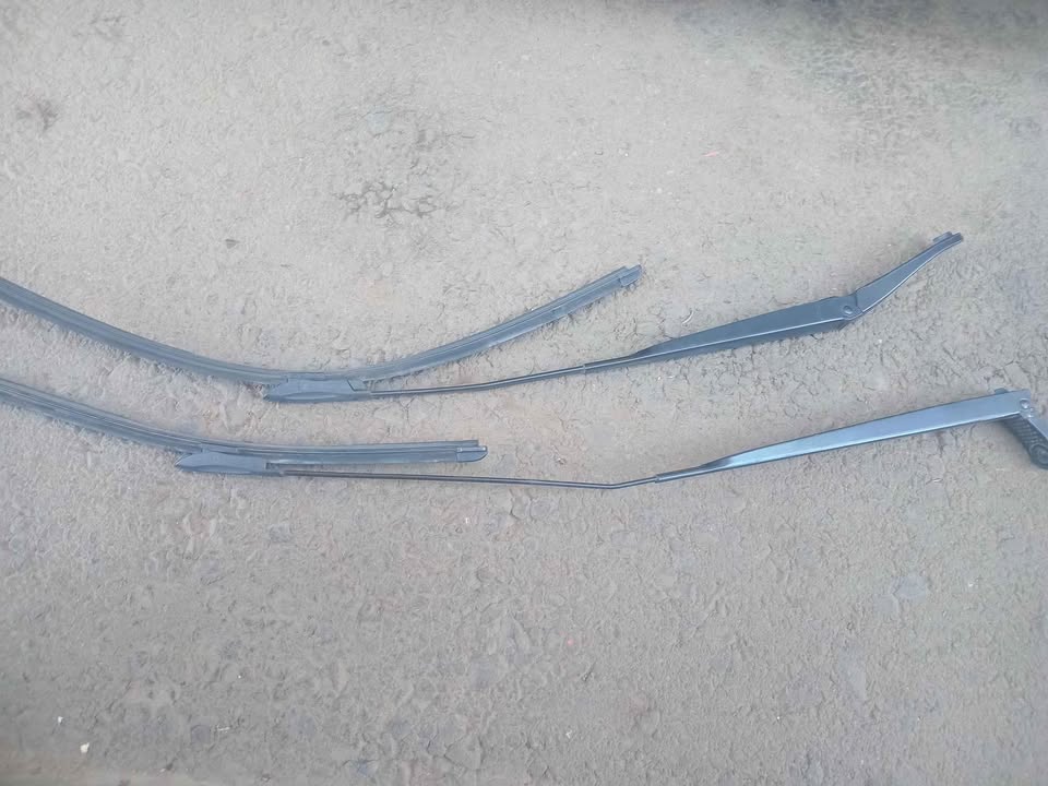2003 Renault Clio 3 wiper arms for sale - Private Seller 2003 Renault Clio 3 wiper arms for sale - Private Seller
