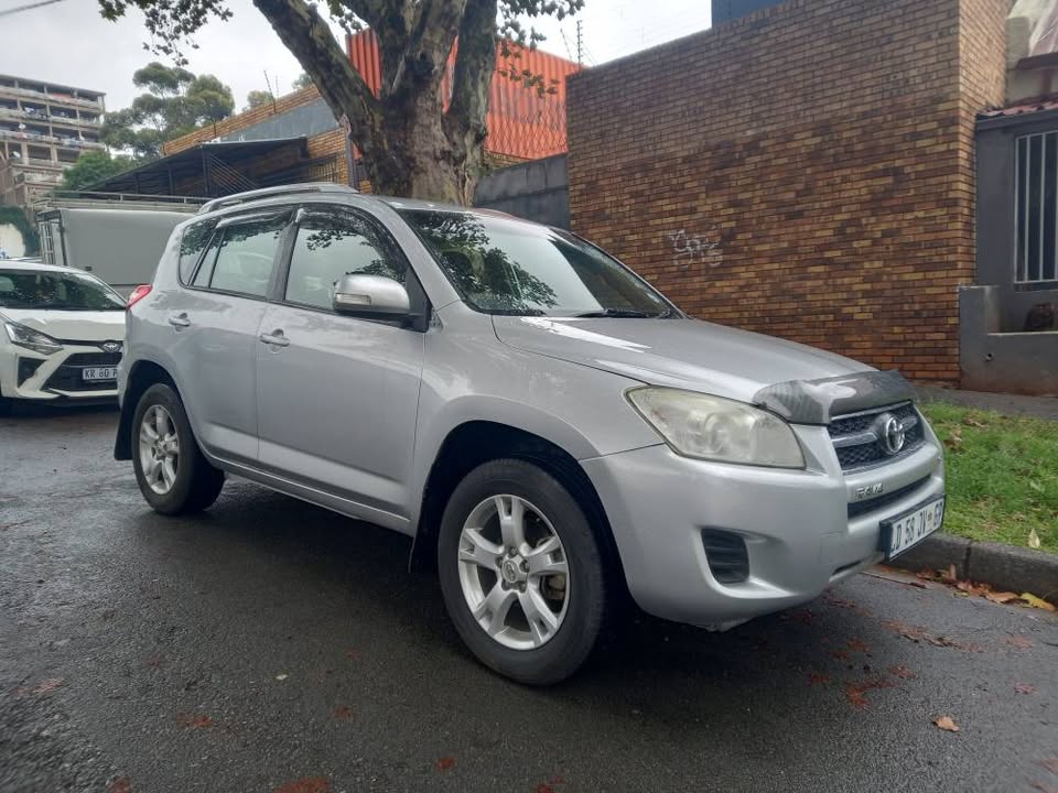 2011 Toyota Rav4 2.0 Manual,  Silver, 104000kms