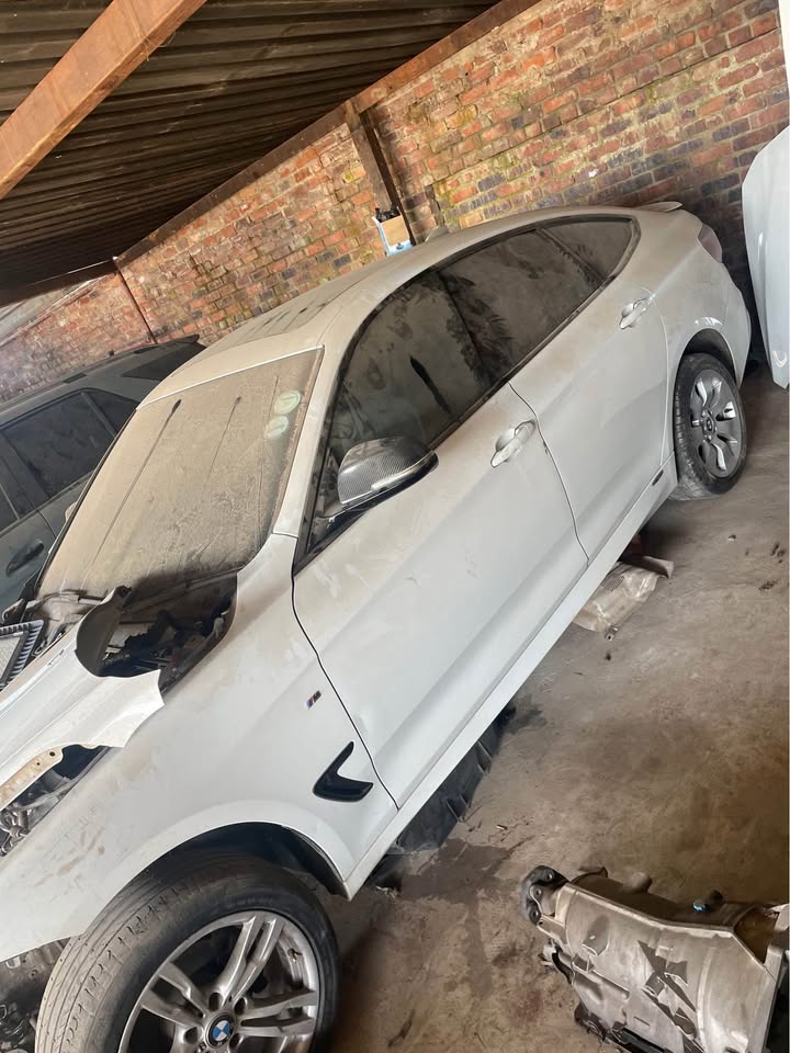 BMW 320i GT stripping for parts