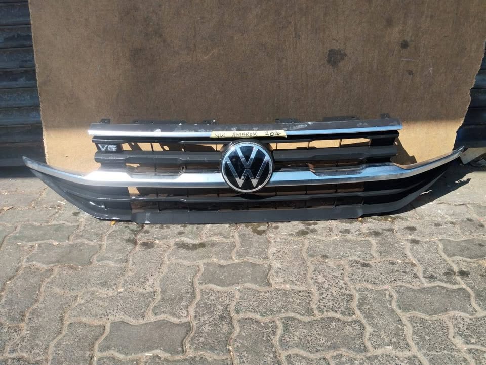 Volkswagen Amarok Front grill with badge - Private Seller Volkswagen Amarok Front grill with badge - Private Seller