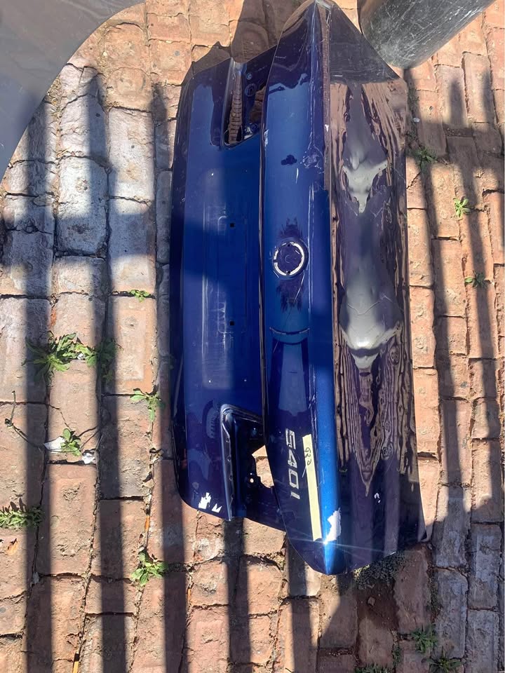 BMW G20 boot lit