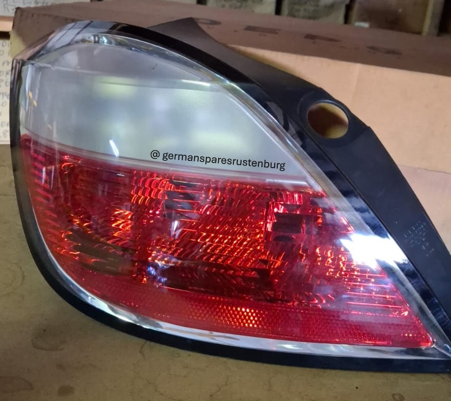 OPEL ASTRA H NEW TAIL-LIGHTS - Private Seller