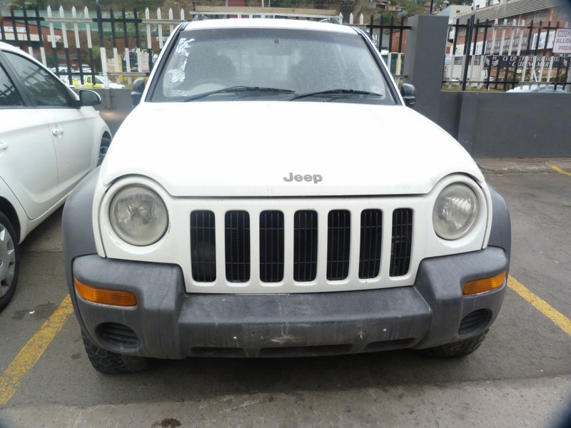 Jeep Cherokee 2.4 Sport 4 X 4 Manual White - 2003 STRIPPING FOR SPARES - Private Seller Jeep Cherokee 2.4 Sport 4 X 4 Manual White - 2003 STRIPPING FOR SPARES - Private Seller