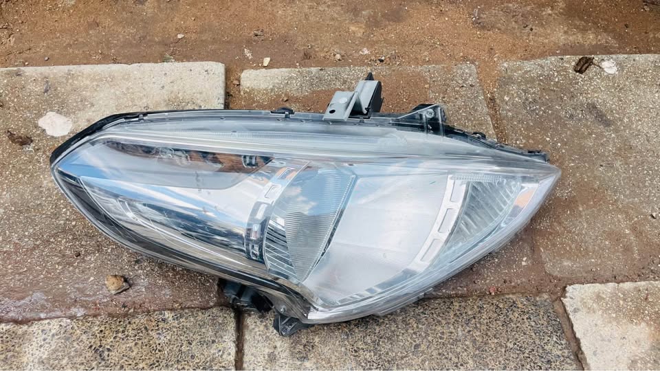 Nissan Almera headlight - Private Seller Nissan Almera headlight - Private Seller