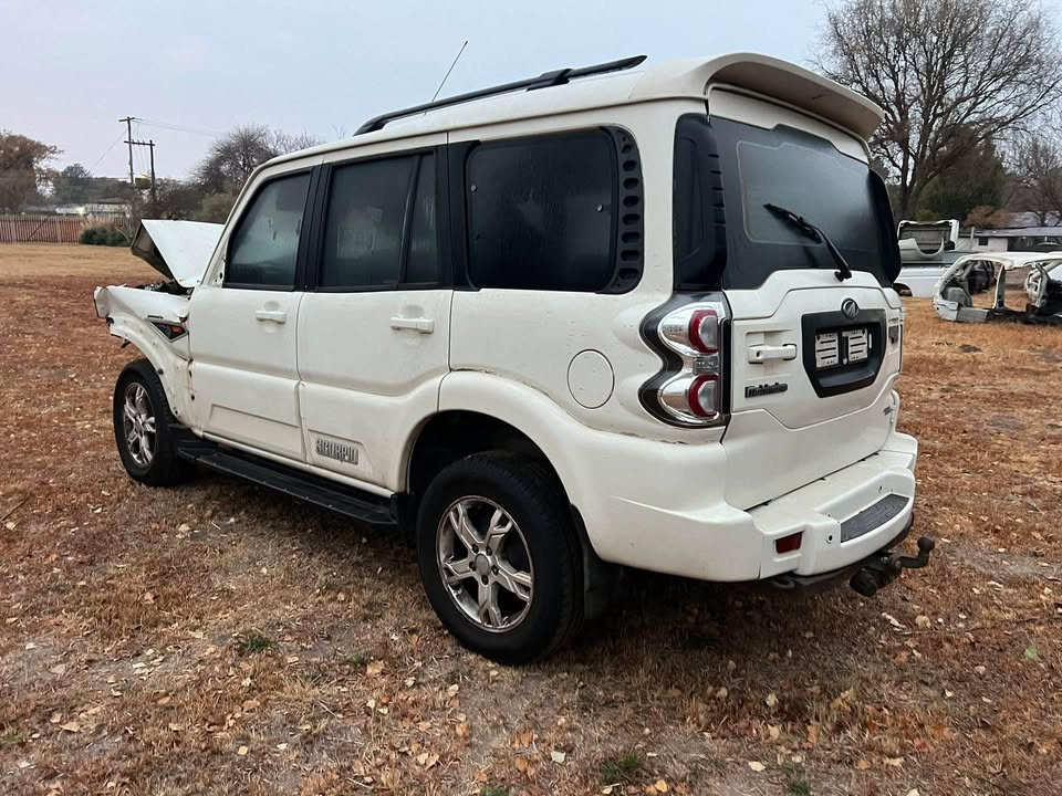 Mahindra s10 SUV Stripping for Parts @Circle 7 Used Parts Call or WhatsApp - Private Seller