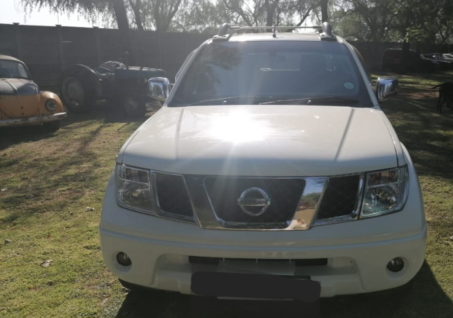 Used 2009 Nissan Navara 2.5dCi double cab titanium - Private Seller