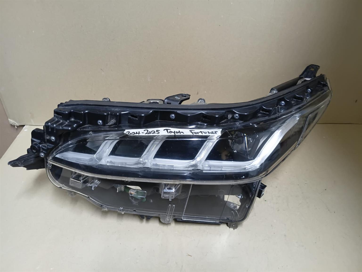 2024-2026 TOYOTA FORTUNER LEFT SIDE HEADLIGHT FOR SALE - Private Seller 2024-2026 TOYOTA FORTUNER LEFT SIDE HEADLIGHT FOR SALE - Private Seller