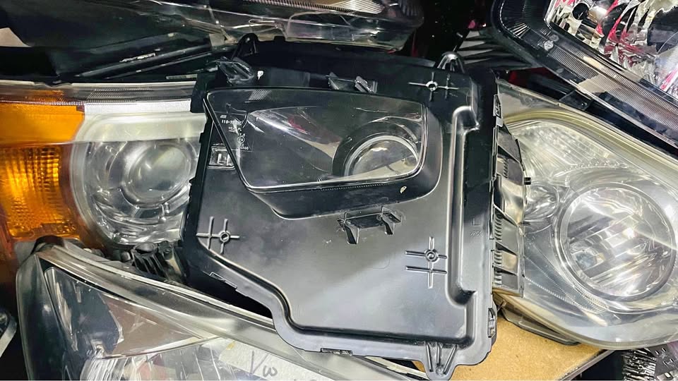 Toyota Urban Cruiser headlight - Private Seller Toyota Urban Cruiser headlight - Private Seller
