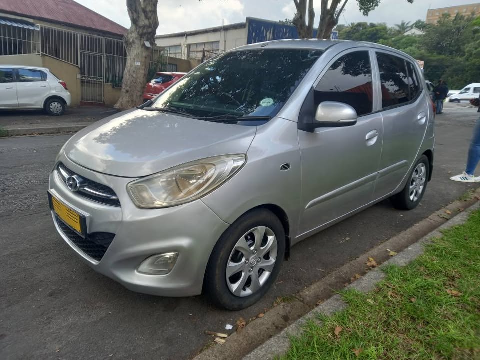 2017 Hyundai i10 Hatchback 1.1 Petrol, Manual. Call Innocent Blue Color,