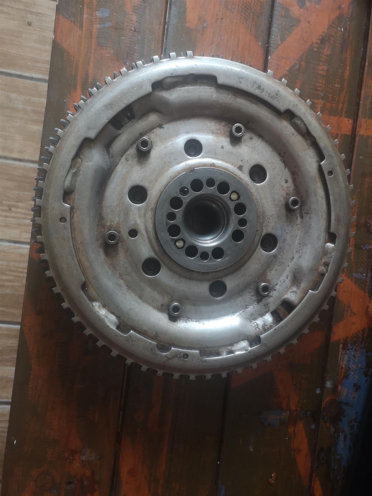 Nissan Navarra 2.5 D4 gearbox Dual Mass Flywheel - Private Seller Nissan Navarra 2.5 D4 gearbox Dual Mass Flywheel - Private Seller