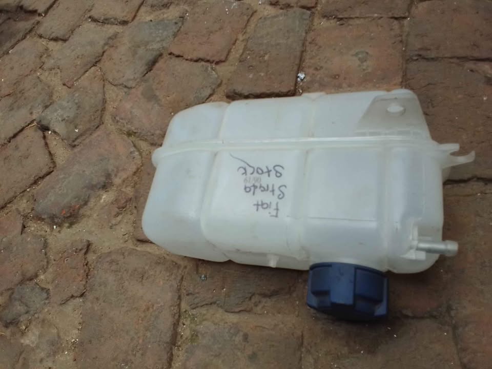 Fiat strada bakkie radiator bottle - Private Seller Fiat strada bakkie radiator bottle - Private Seller