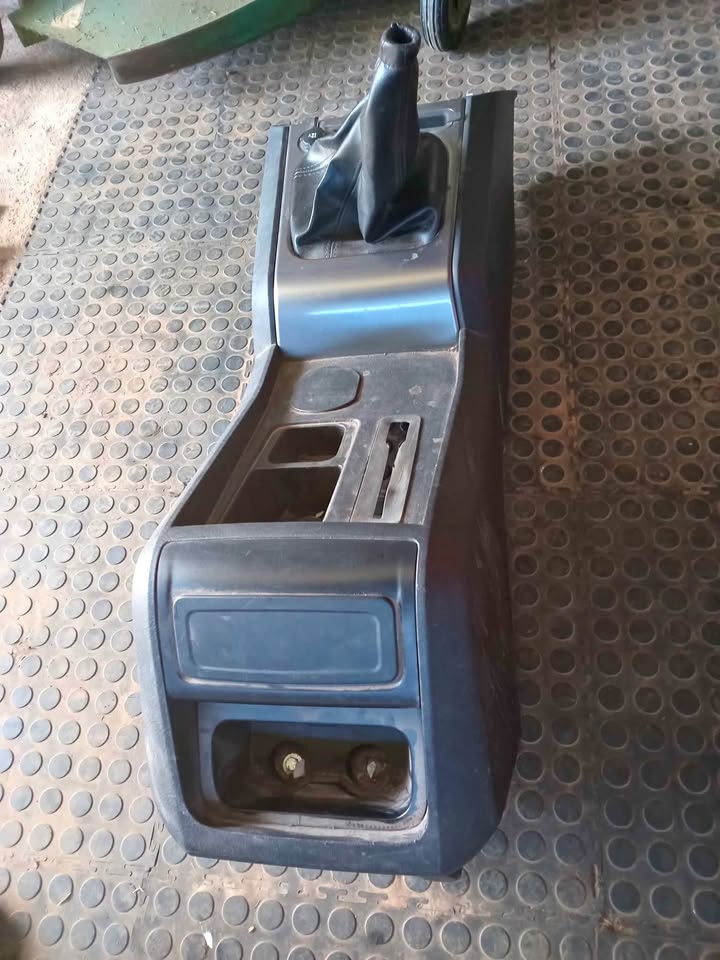 Mahindra Scorpio mhawk 2.2 S6 console for sale - Private Seller Mahindra Scorpio mhawk 2.2 S6 console for sale - Private Seller